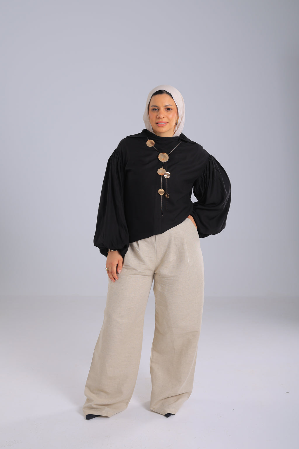 Puff Queen Black & Summer Pants Beige