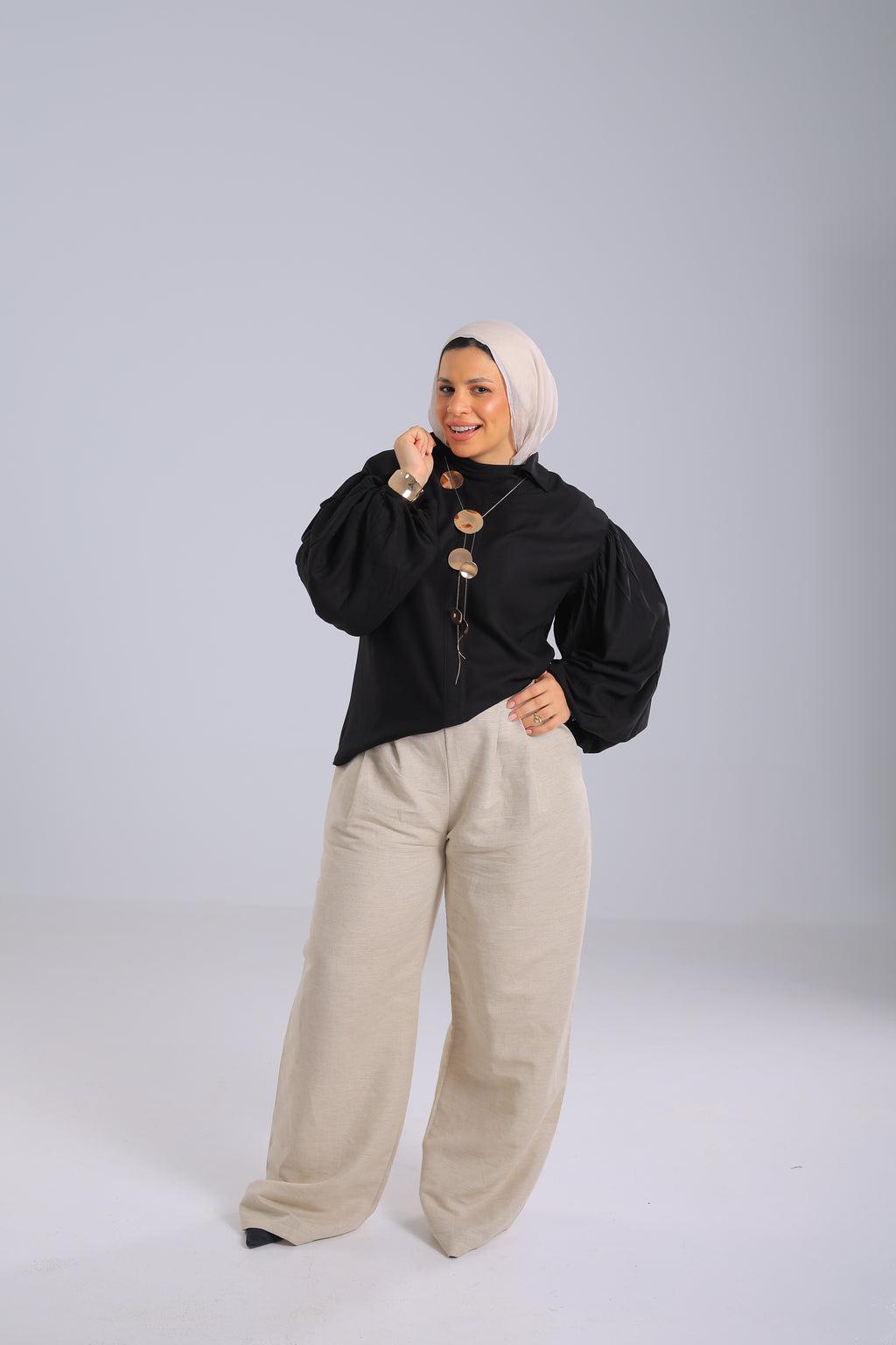 Puff Queen Black & Summer Pants Beige