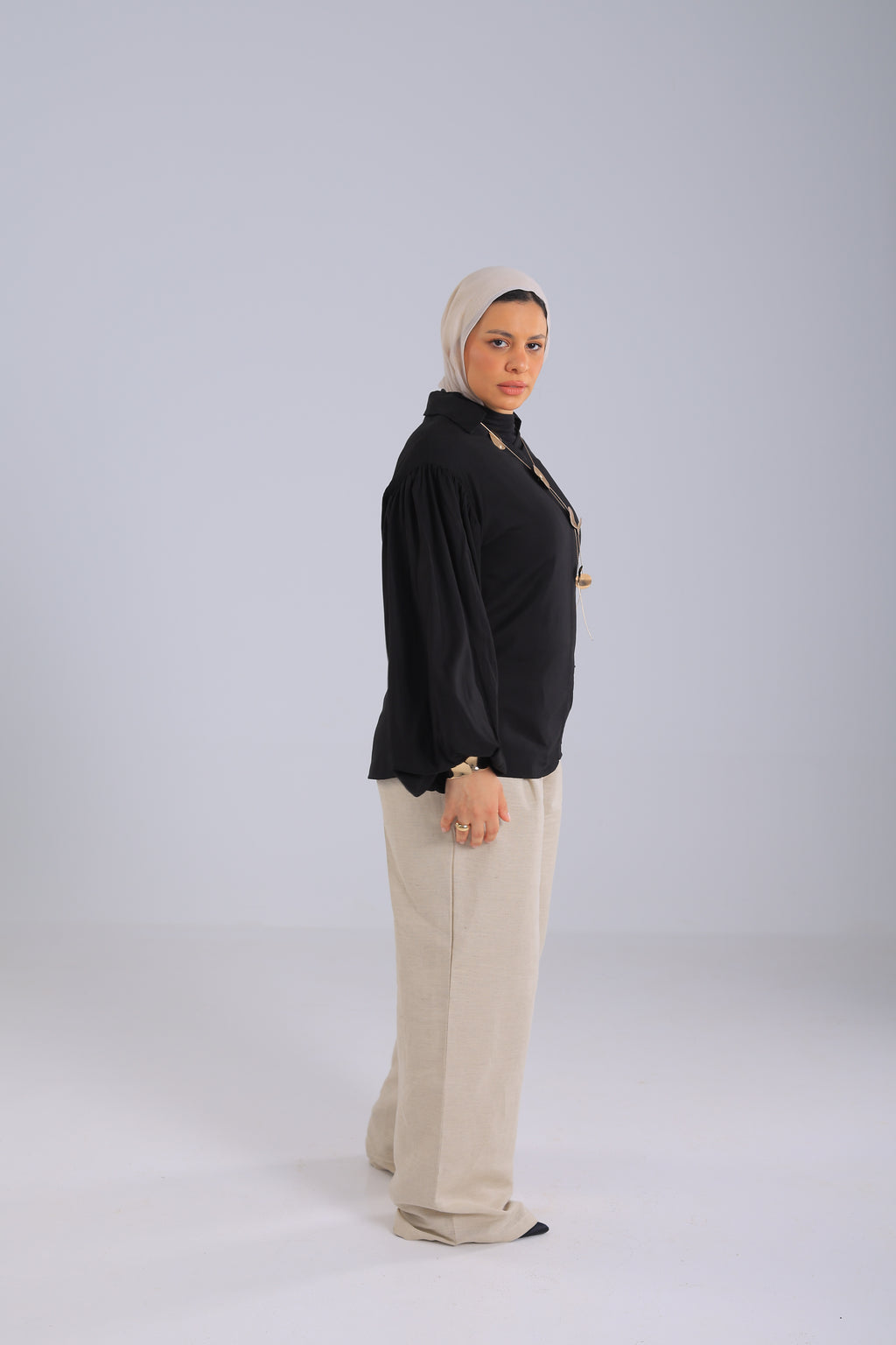 Puff Queen Black & Summer Pants Beige